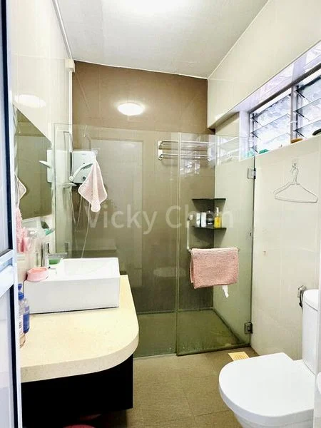 Executive HDB for Sale in  222 Bukit Batok East Avenue 3 - Image 11