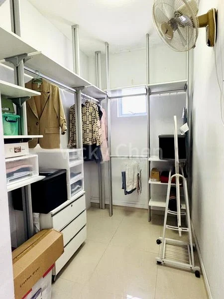 Executive HDB for Sale in  222 Bukit Batok East Avenue 3 - Image 10