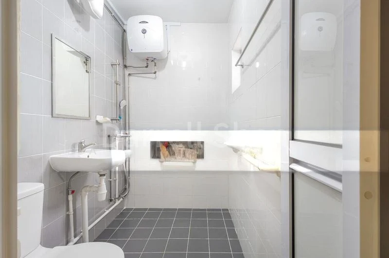 4 Room (4A) HDB for Sale in  343 Bukit Batok Street 34 - Image 2