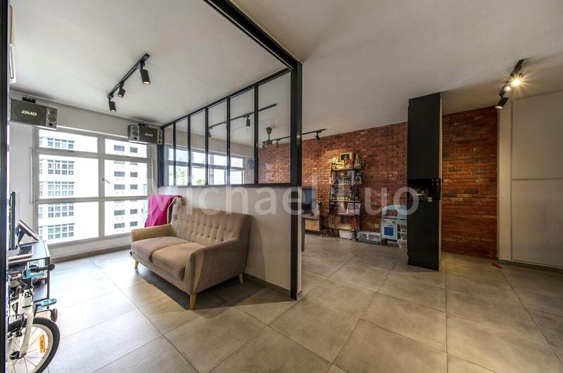 5 Room (5I) HDB for Sale in 322A Sumang Walk - Image 4