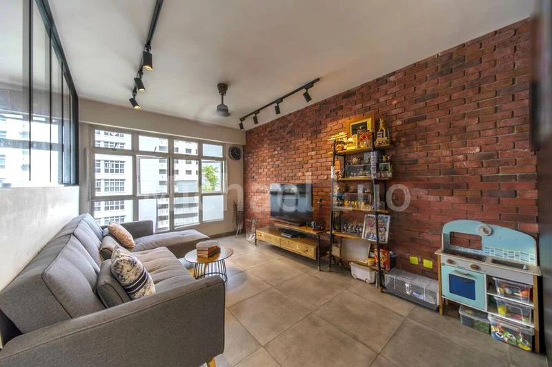 5 Room (5I) HDB for Sale in 322A Sumang Walk - Image 2