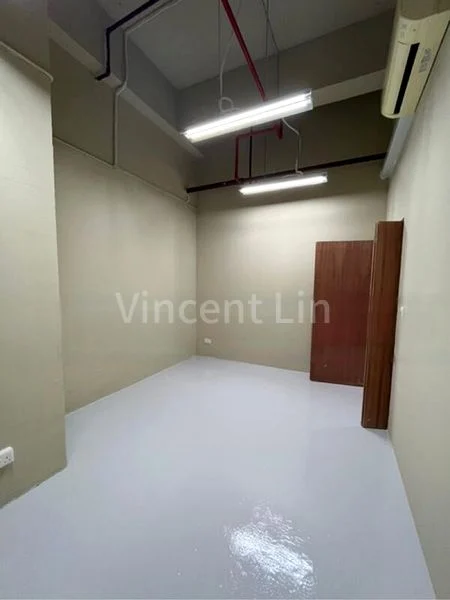 Light Industrial (B1) for Rent in  Gold Pine Industrial Building - Image 2