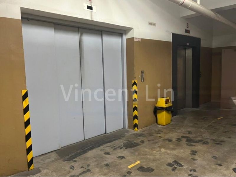 Light Industrial (B1) for Rent in  Gold Pine Industrial Building - Image 4