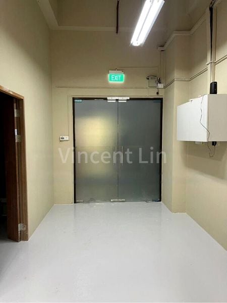 Light Industrial (B1) for Rent in  Gold Pine Industrial Building - Image 3