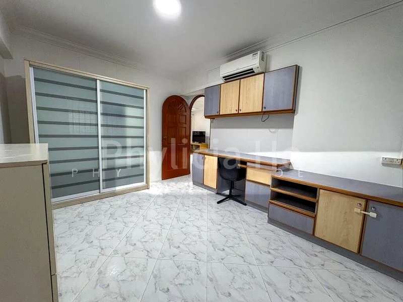 Common Room (HDB) for Rent in  140 Rivervale Street - Image 9