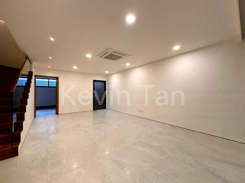 7 Bed Terraced House (Landed) for Sale in Opera Estate - Image 3
