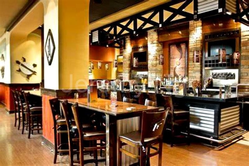 Food & Beverage for Rent:  SUPER PRIME F&B Shop @ Somerset | Short Walk to MRT | High Footfall! - Image 1