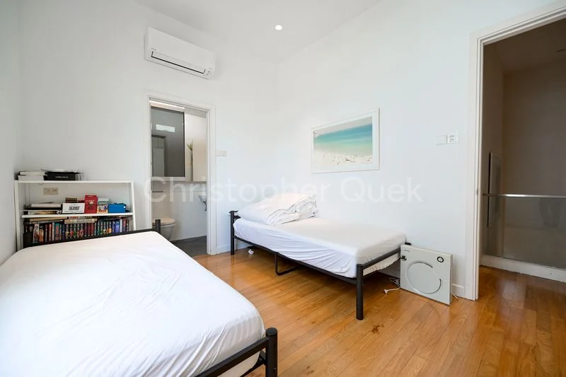 4+1 Bed Semi-Detached House (Landed) for Sale in  Kingsville - Image 11