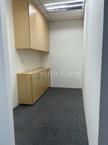 Light Industrial (B1) for Rent in  German Centre - Image 5