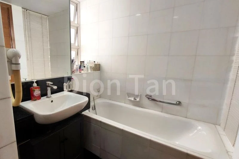 3 Bed Condo for Rent in  Le Crescendo - Image 11