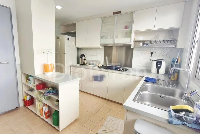 3 Bed Condo for Rent in  Le Crescendo - Image 5