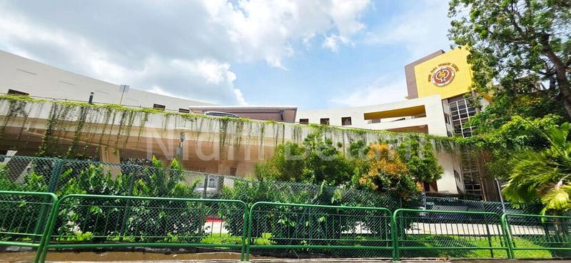 6 Bed Bungalow (Landed) for Sale in  Holland Grove Drive - Image 2