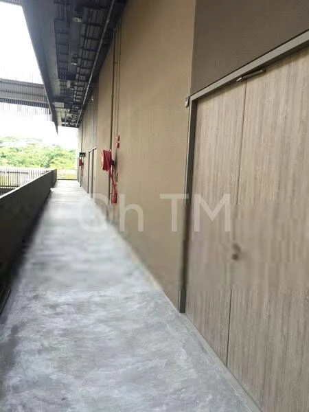 Light Industrial (B1) for Rent: 1,200 Sq Ft, Shop/Unit on 5th Street, Industrial Complex - Image 2