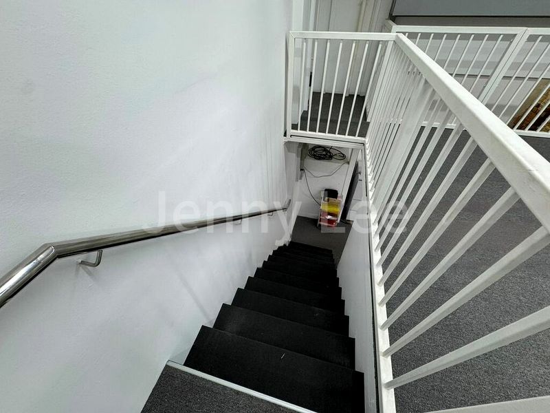 Light Industrial (B1) for Rent: First Centre - Image 4