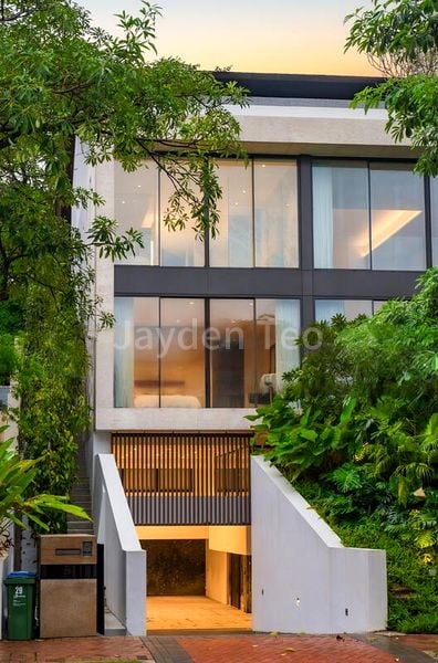 7 Bed Bungalow (Landed) for Sale in  Lakeshore View - Image 1