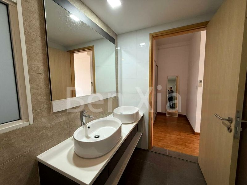 5 Bed Executive Condo for Sale in  Forestville - Image 7