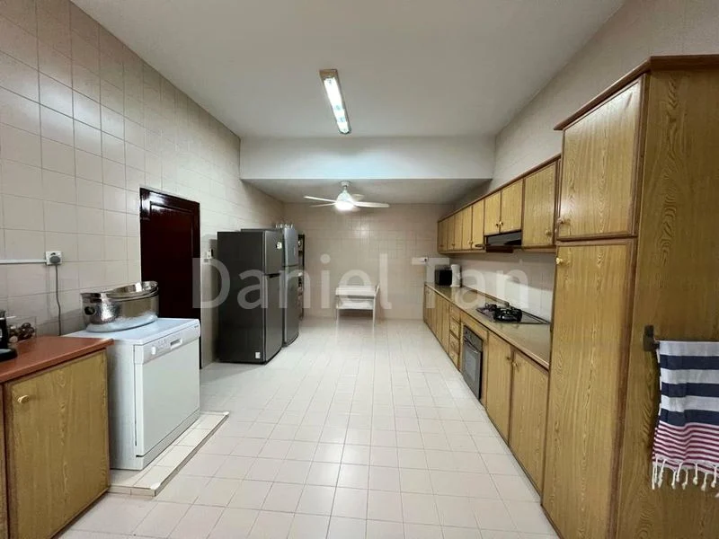 5 Bed Semi-Detached House (Landed) for Rent in  Regent Villas - Image 6