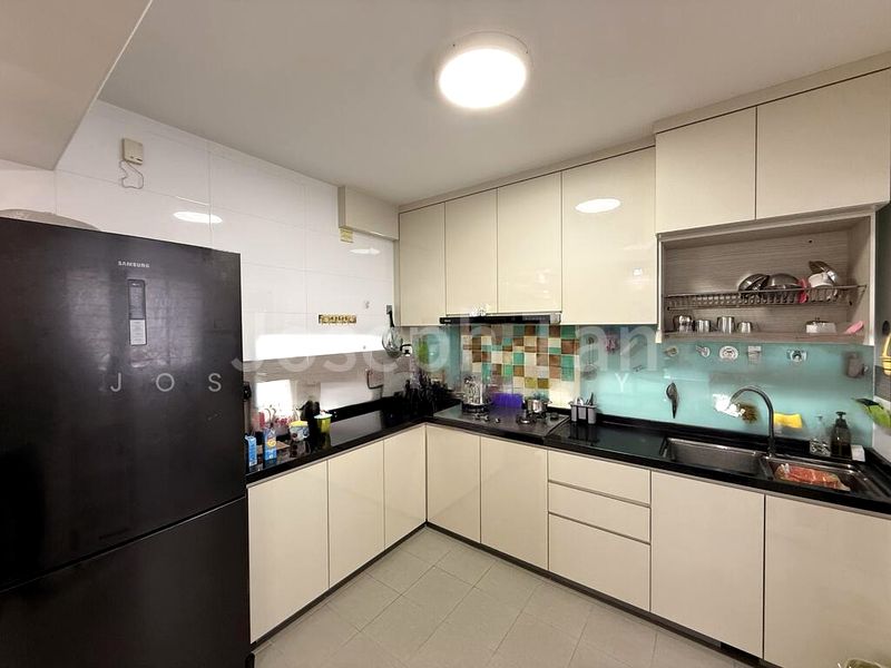 4 Room (4A) HDB for Sale in  166A Yung Kuang Road - Image 6