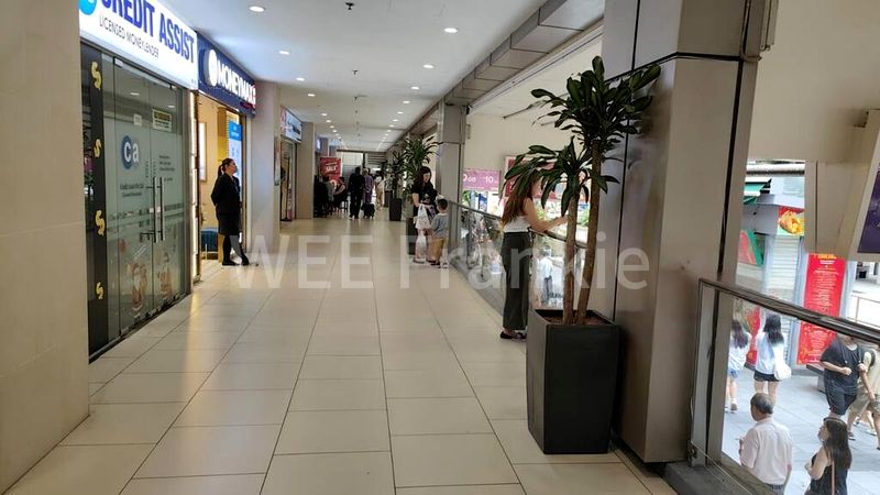 Shop / Shophouse for Rent: Heart of Orchard Road, Lucky Plaza - Image 3