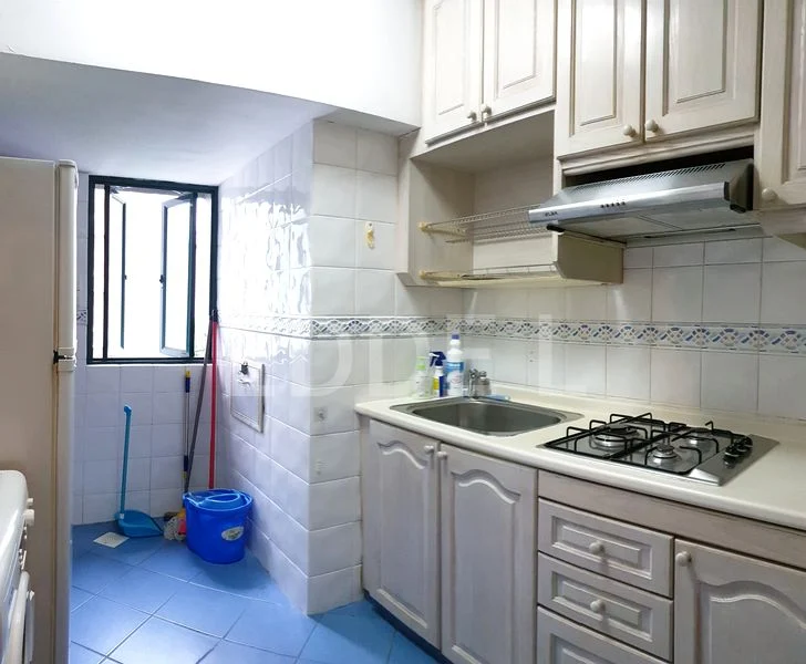 2 Bed Condo for Rent in  Surrey Court - Image 5