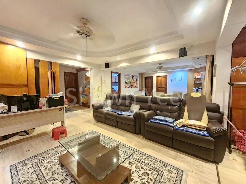 Executive HDB for Sale in  366 Bukit Batok Street 31 - Image 2