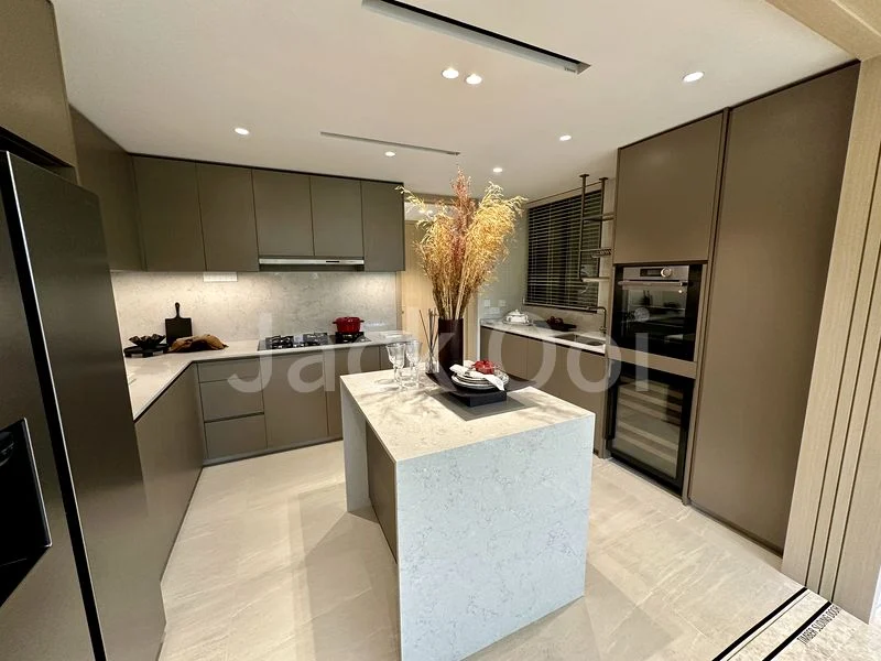 5 Bed Condo for Sale in Pinetree Hill - Image 3