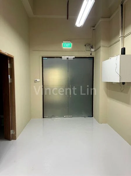 Light Industrial (B1) for Rent in  Gold Pine Industrial Building - Image 5