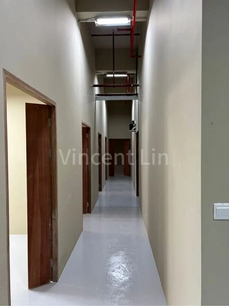 Light Industrial (B1) for Rent in  Gold Pine Industrial Building - Image 3