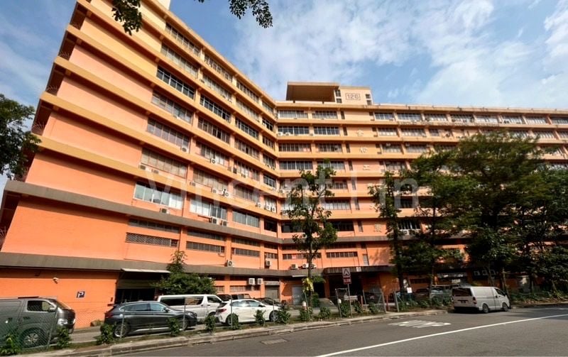 Light Industrial (B1) for Rent in  Gold Pine Industrial Building - Image 6