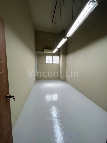 Light Industrial (B1) for Rent in  Gold Pine Industrial Building - Image 1