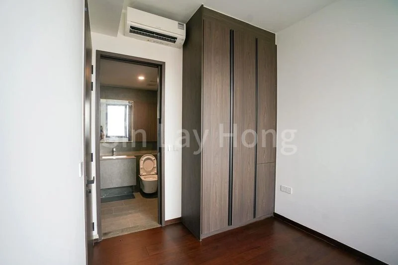 2 Bed Condo for Rent in  Marina Bay Residences - Image 5