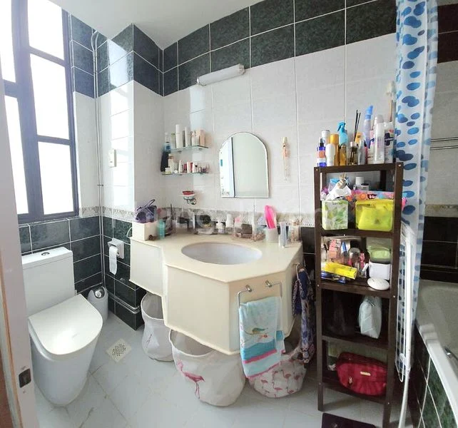 6 Bed Semi-Detached House (Landed) for Rent in Fernhill Road - Image 2