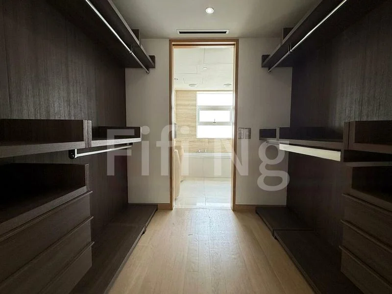 5 Bed Condo for Rent in  White House Residences - Image 5
