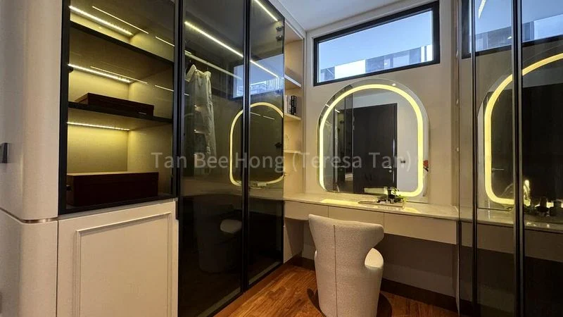 5 Bed Terraced House (Landed) for Sale in  Jalan Loyang Besar - Image 9