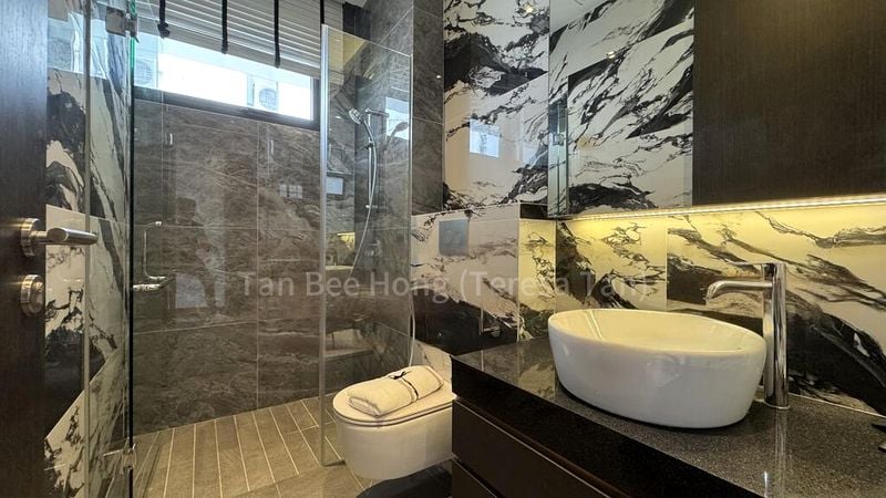 5 Bed Terraced House (Landed) for Sale in  Jalan Loyang Besar - Image 7