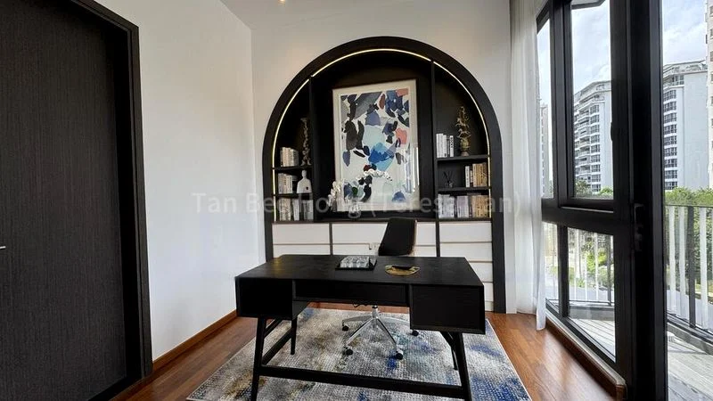 5 Bed Terraced House (Landed) for Sale in  Jalan Loyang Besar - Image 5