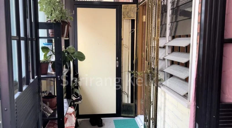 Common Room (HDB) for Rent in  46 Holland Drive - Image 1