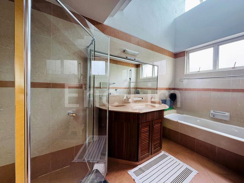 5 Bed Terraced House (Landed) for Sale in  Summer Gardens - Image 10