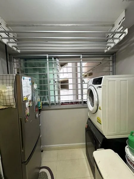 3 Room (3A) HDB for Sale in  Bukit Batok West Avenue 8 - Image 7