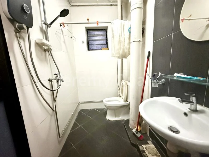 3 Room (3A) HDB for Sale in  343 Bukit Batok Street 34 - Image 8