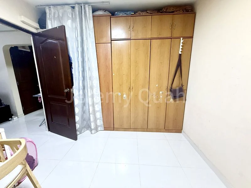 3 Room (3A) HDB for Sale in  343 Bukit Batok Street 34 - Image 4