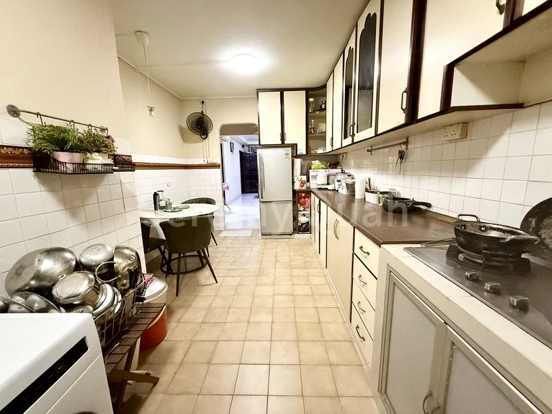 3 Room (3A) HDB for Sale in  343 Bukit Batok Street 34 - Image 7