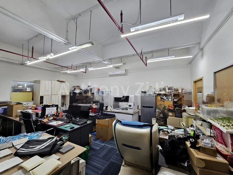 Light Industrial (B1) for Sale: Tong Lee Building - Image 4
