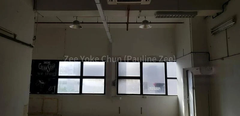 Light Industrial (B1) for Rent: Multi-Wide Industrial Building - Image 3