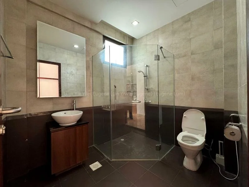 6 Bed Semi-Detached House (Landed) for Rent in  Lucky Hill - Image 8