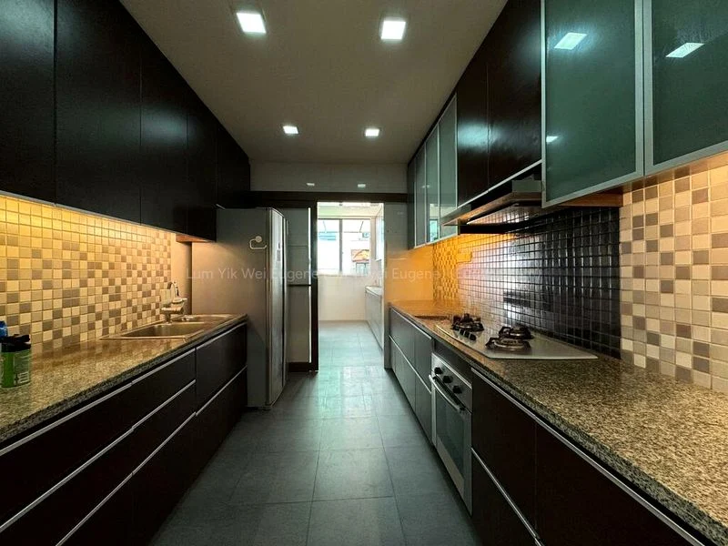 6 Bed Semi-Detached House (Landed) for Rent in  Lucky Hill - Image 3