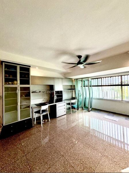 Executive HDB for Rent in  402 Bukit Batok West Avenue 7 - Image 1