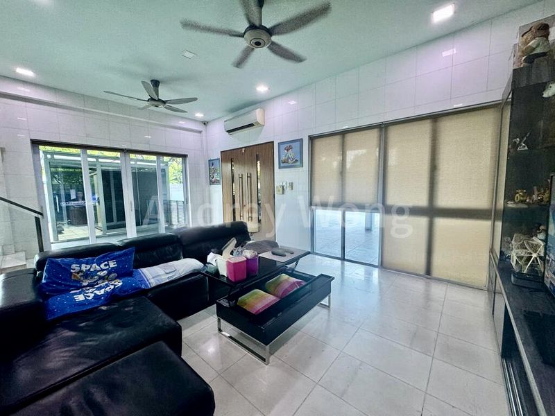 6 Bed Corner Terrace (Landed) for Sale in  Golden Hill Estate - Image 3