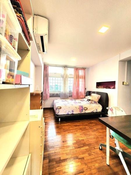 4 Room (4A) HDB for Sale in  130 Clarence Lane - Image 4