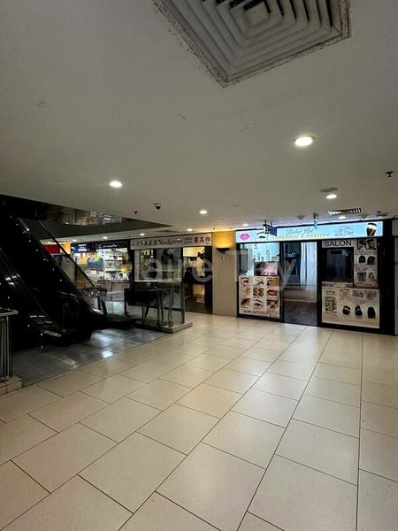 Shop / Shophouse for Sale: Lucky Plaza - Image 3